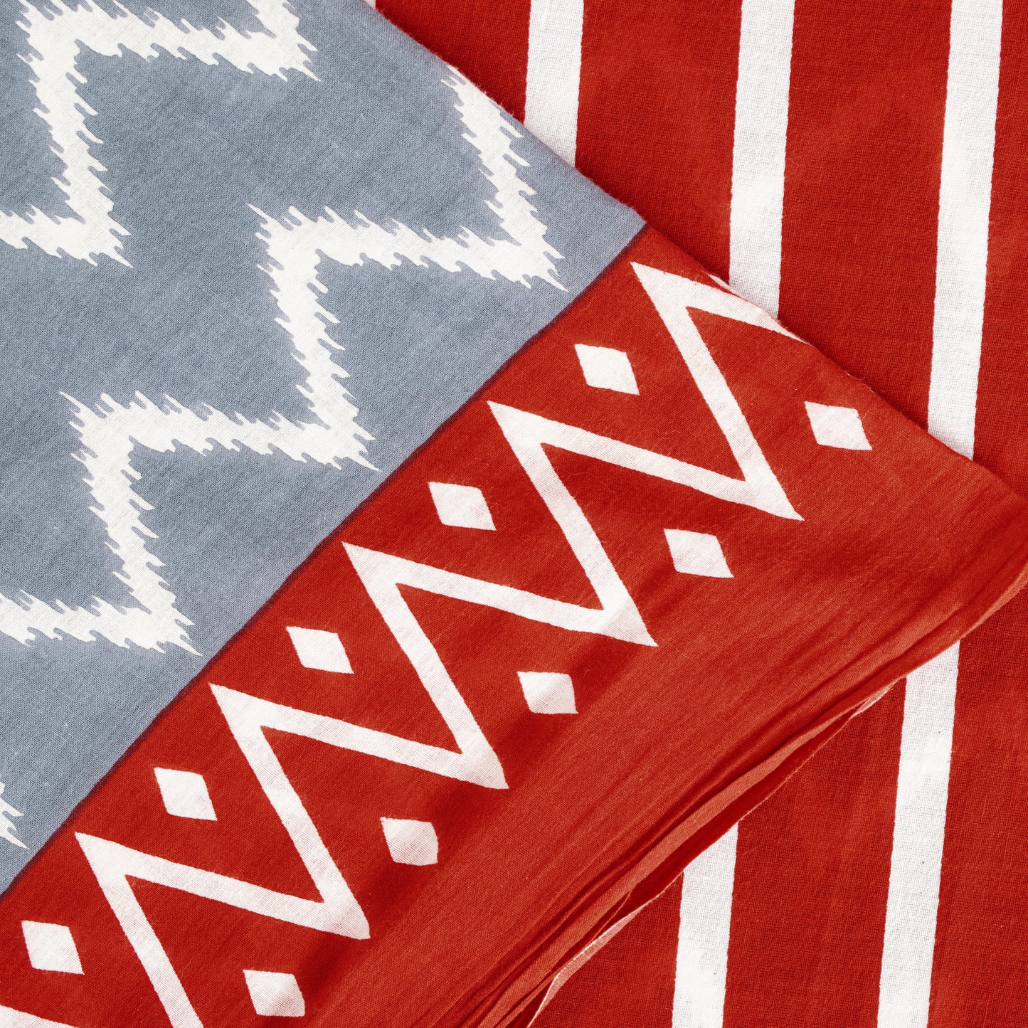 Sanskriti Vintage Sarees Gray & Red Pure Cotton Zig-Zag Lines Print 5+YD Sari