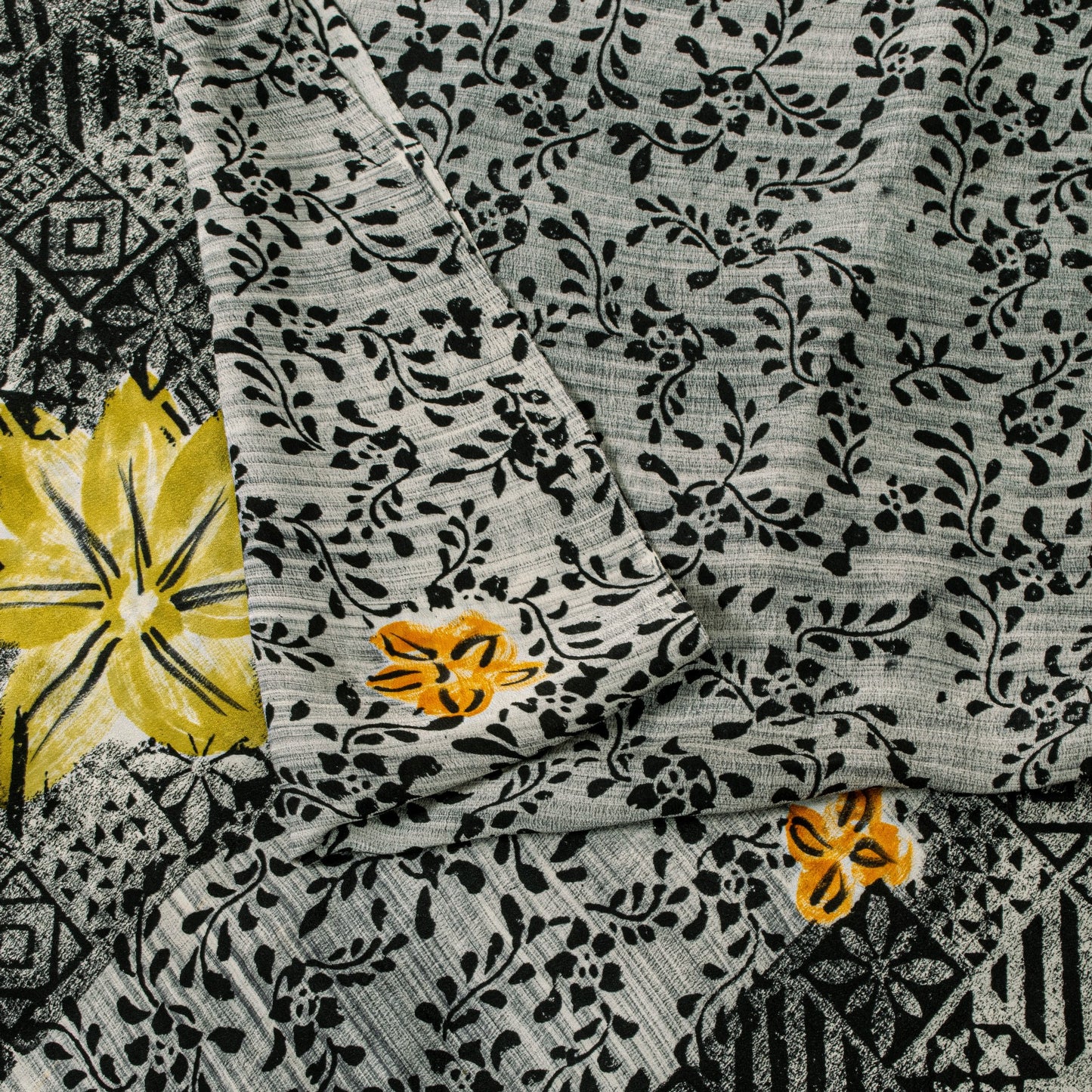 Sanskriti Vintage Black-White Soft Pure Crepe Sari Digital Printed Saree 5.5Yard