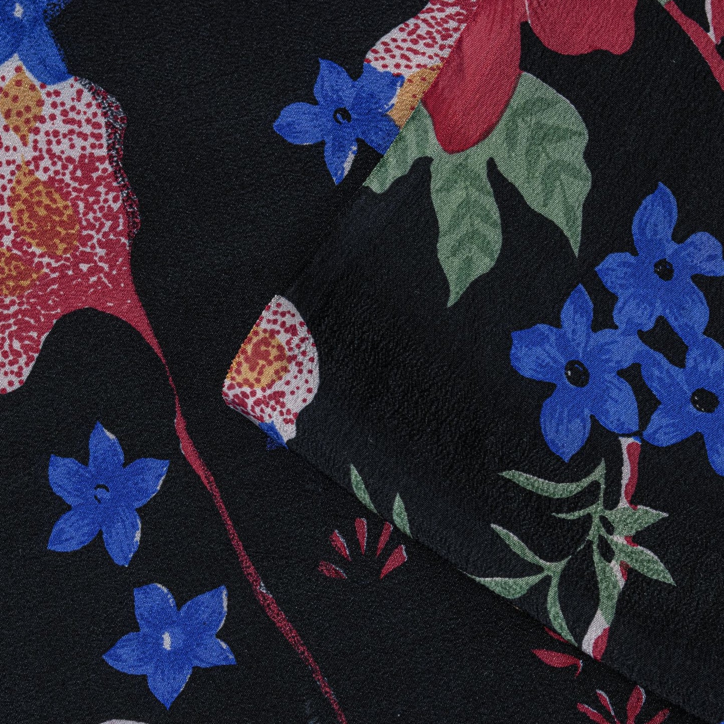 Sanskriti Vintage Saree Black-Red Pure Crepe Floral Digital Printed Sari 5.5+Yd