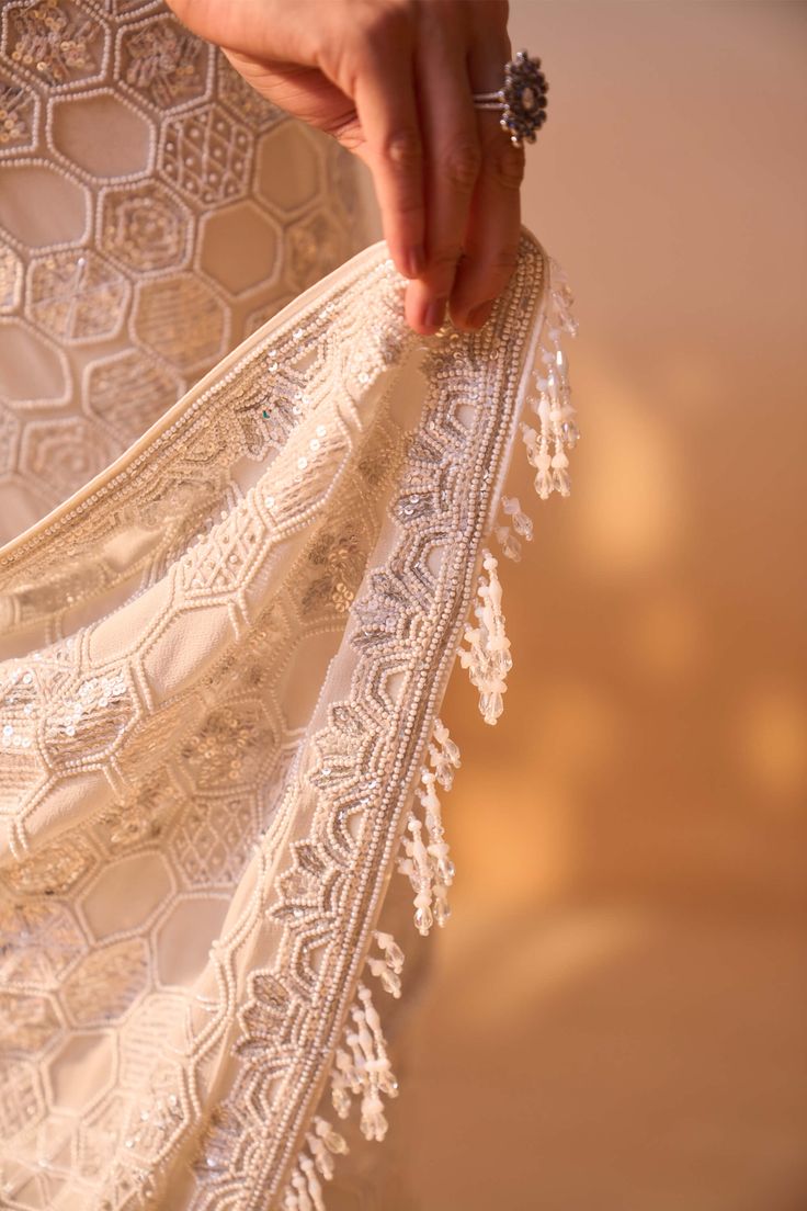 Premium broderede sarier