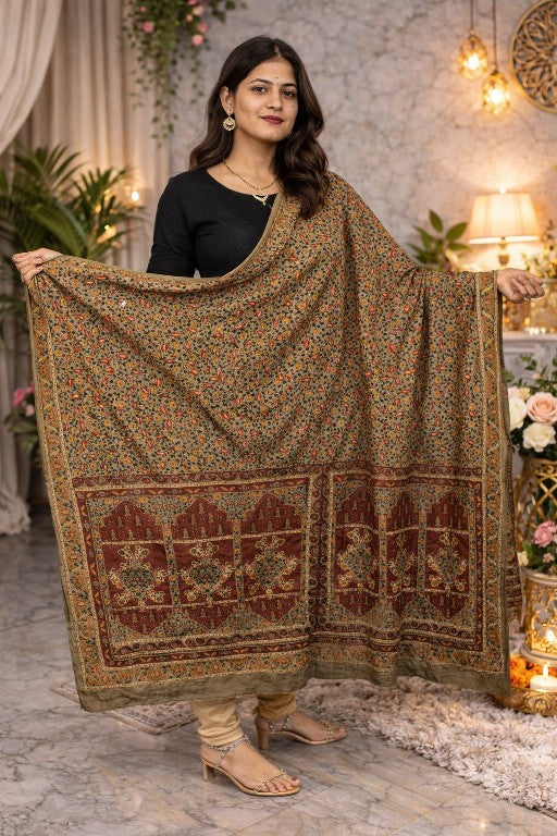Sanskriti Vintage Green Pure Crepe Silk Dupatta Stole Embroidered Sequins Scarf