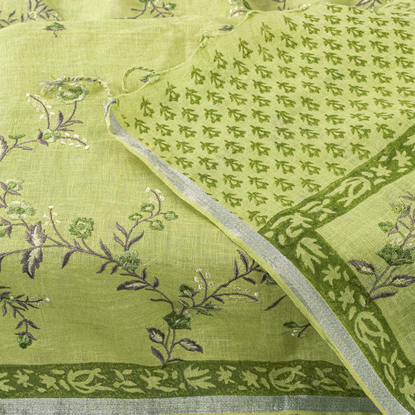 Sanskriti Vintage Dupatta/Stole Green Pure Cotton Embroidered-Hand-Woven Fabric