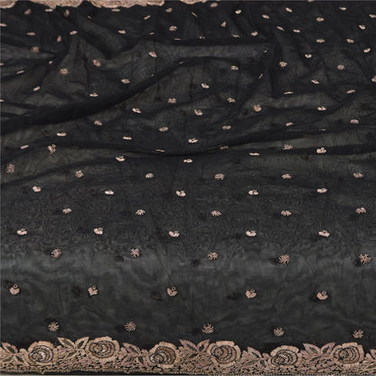 HD-7775 artisticpose2 resized