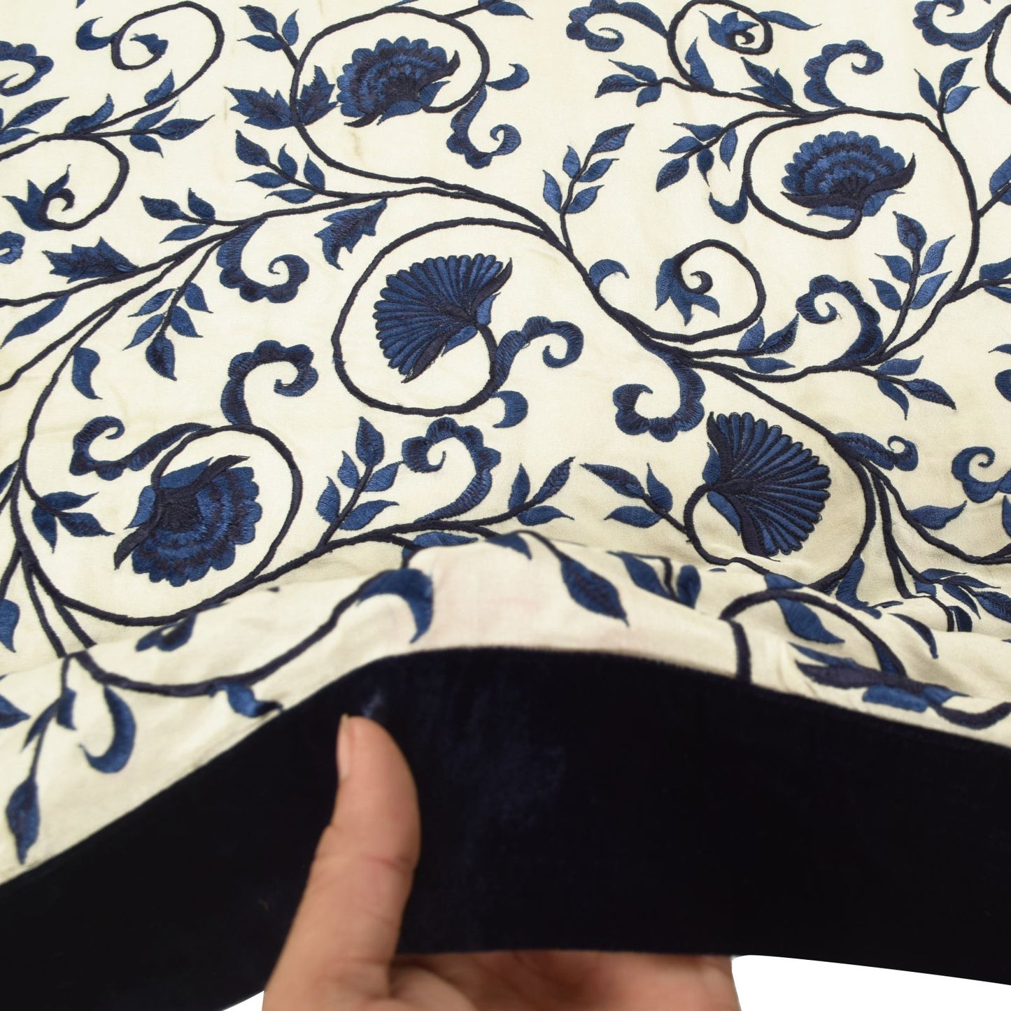 Sanskriti Vintage White Pure Crepe Silk Dupatta/Stole Floral Embroidered Veil