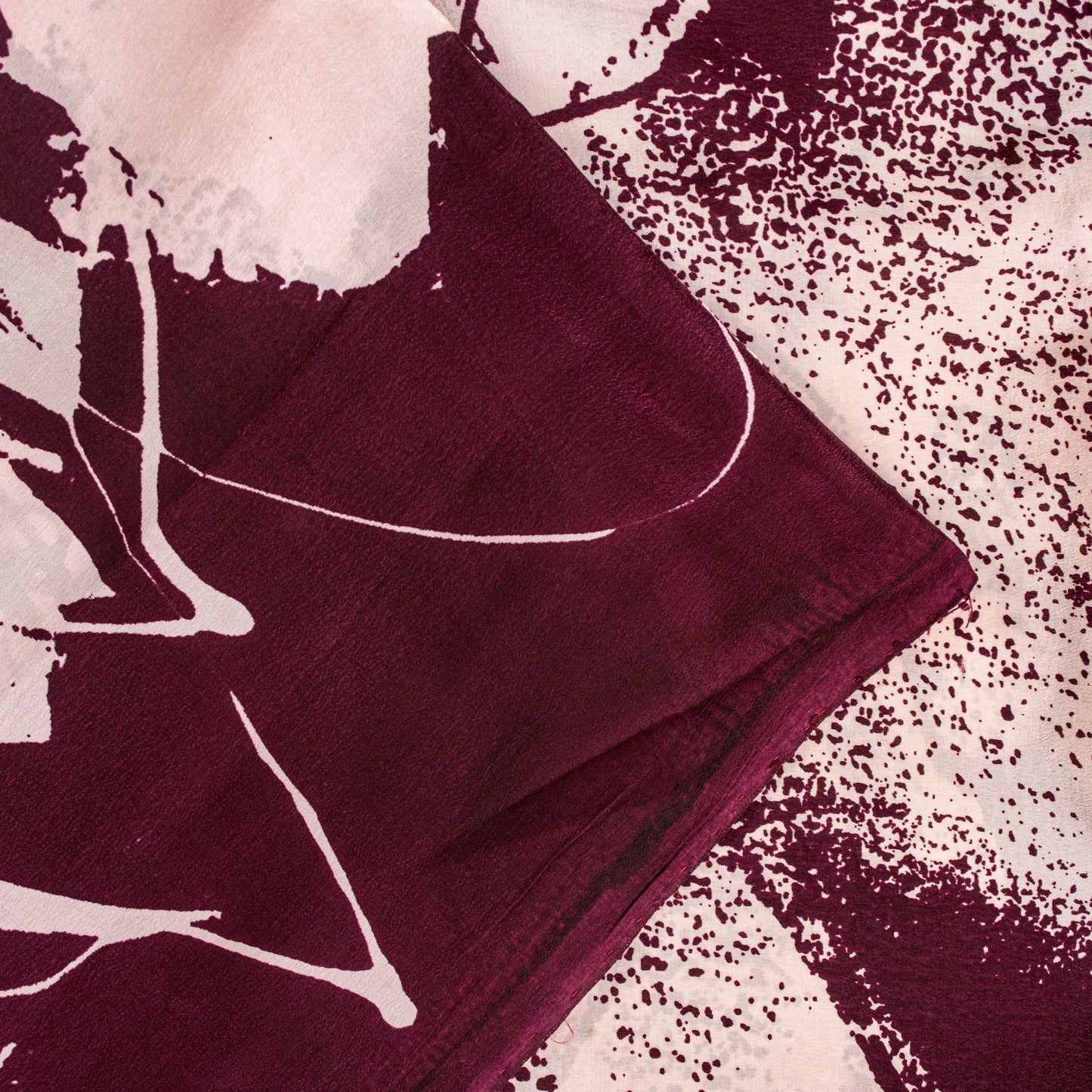 Sanskriti Vintage Saree White-Maroon 100% Pure Crepe Silk Batik Work 5.5+Yd Fabric Crafting, Upcycling, Recycling, Dress Making,Home Decor