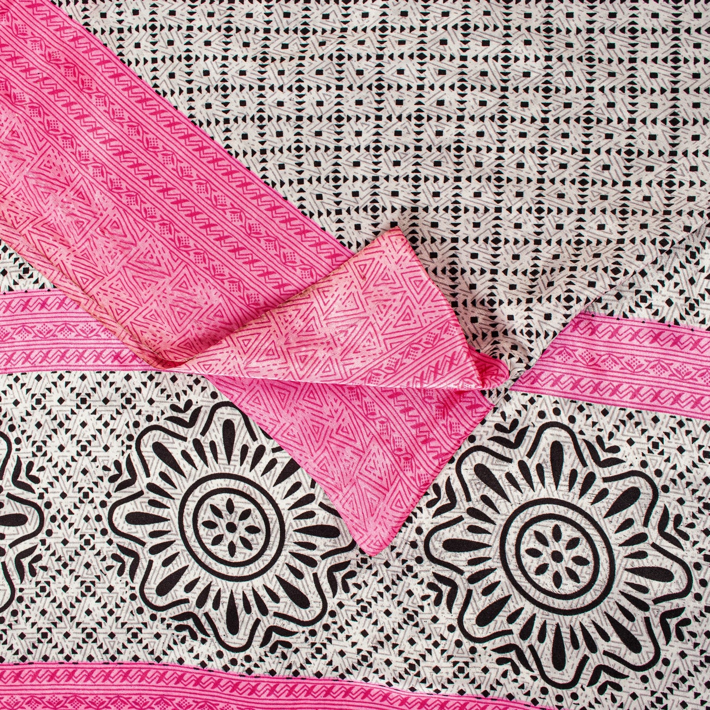 Sanskriti Vintage Saree White-Black 5.5+Yd Moss Crepe Saree Geometric Prined Sari Uses--Crafts Sewing Patchwork Home Decor, Dressmaking
