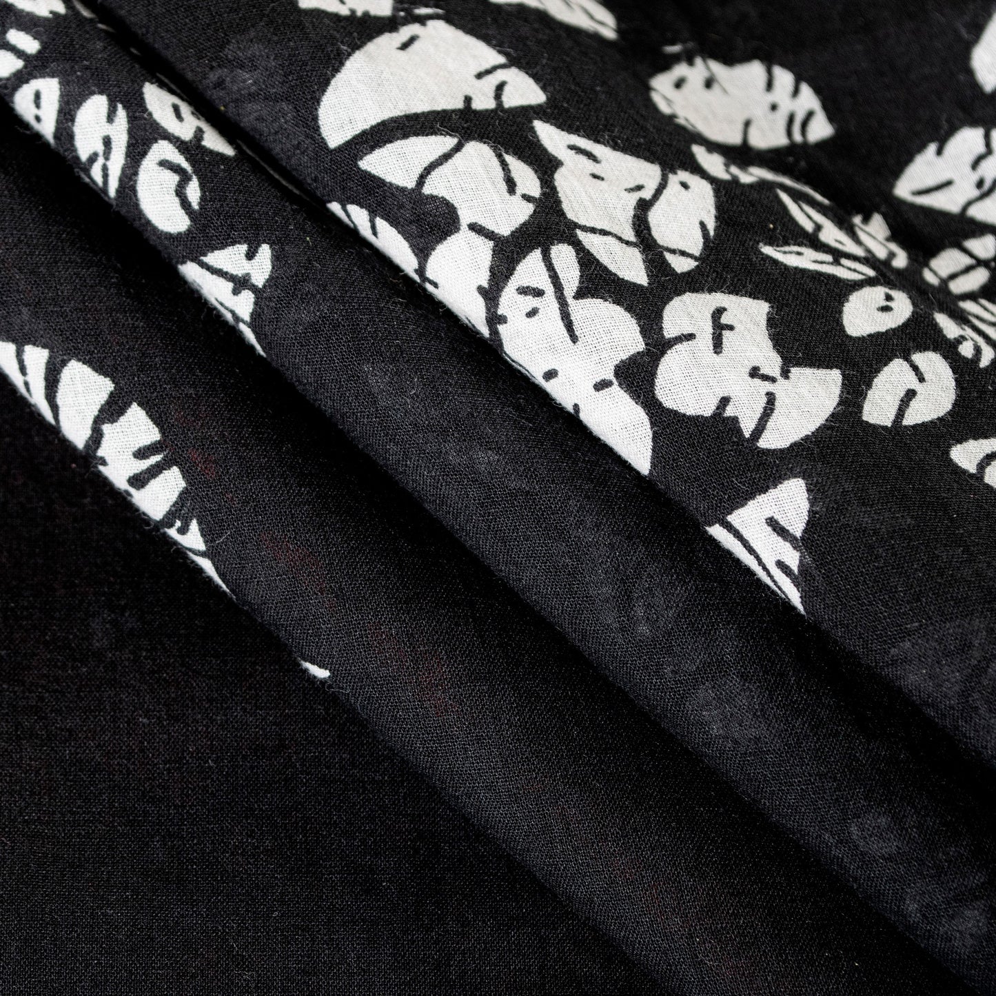 Sanskriti Vintage Sarees Red & Black Pure Cotton Batik Print Floral 5+YD Sari