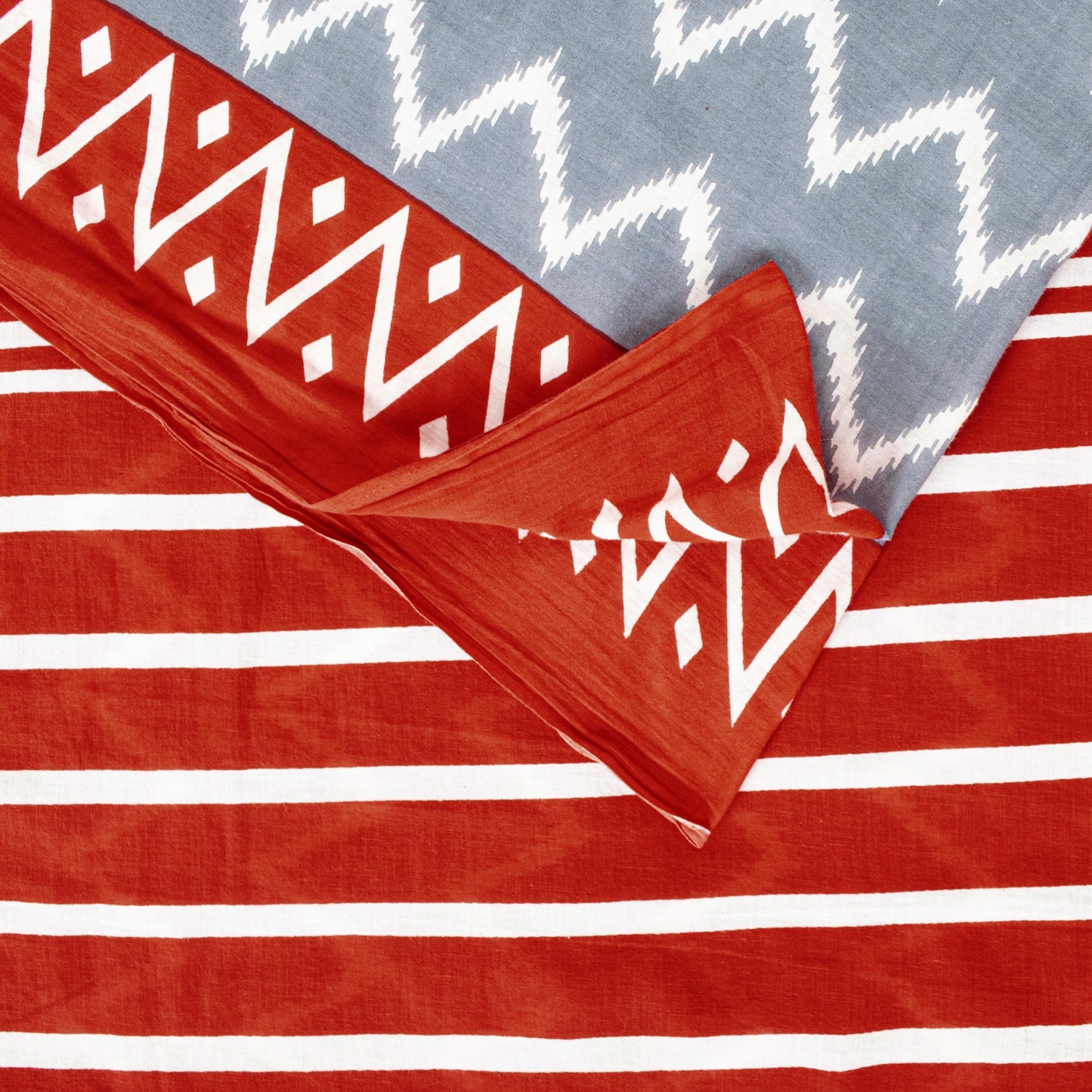 Sanskriti Vintage Sarees Gray & Red Pure Cotton Zig-Zag Lines Print 5+YD Sari