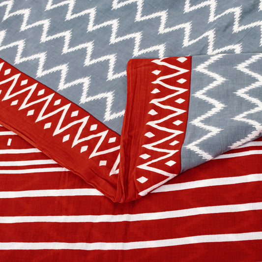 Sanskriti Vintage Sarees Gray & Red Pure Cotton Zig-Zag Lines Print 5+YD Sari