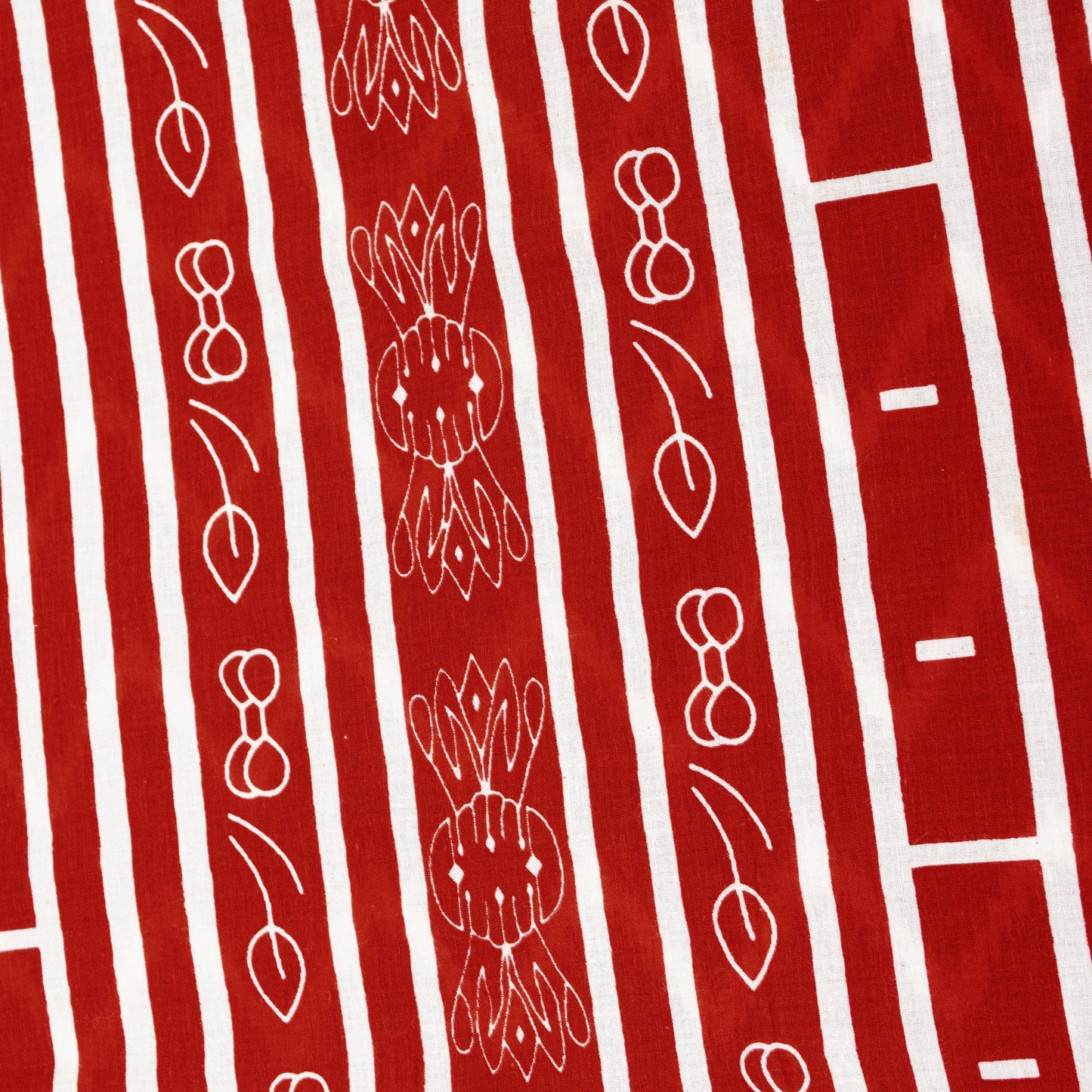 Sanskriti Vintage Sarees Gray & Red Pure Cotton Zig-Zag Lines Print 5+YD Sari