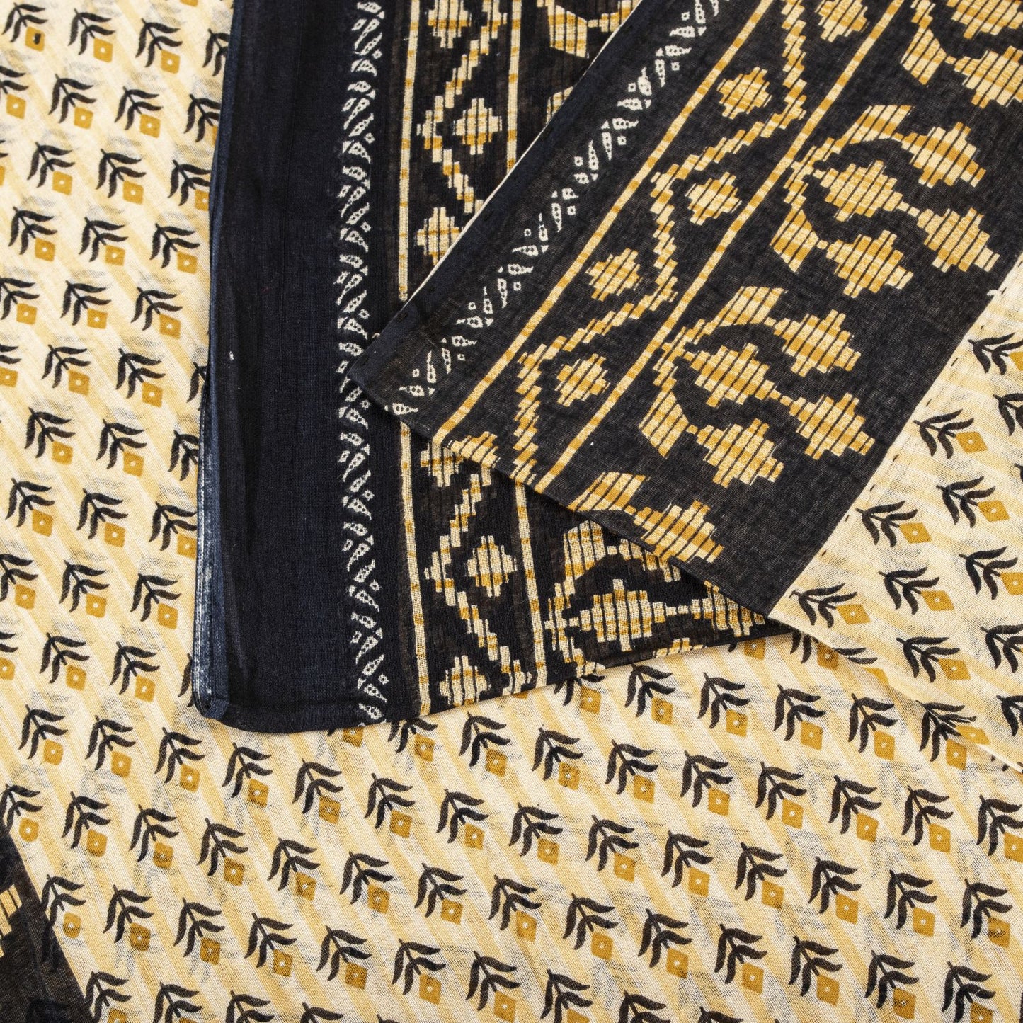 Sanskriti Vintage Saree Cream-Black Pure Cotton Floral Printed Sari 5.5+YDFabric