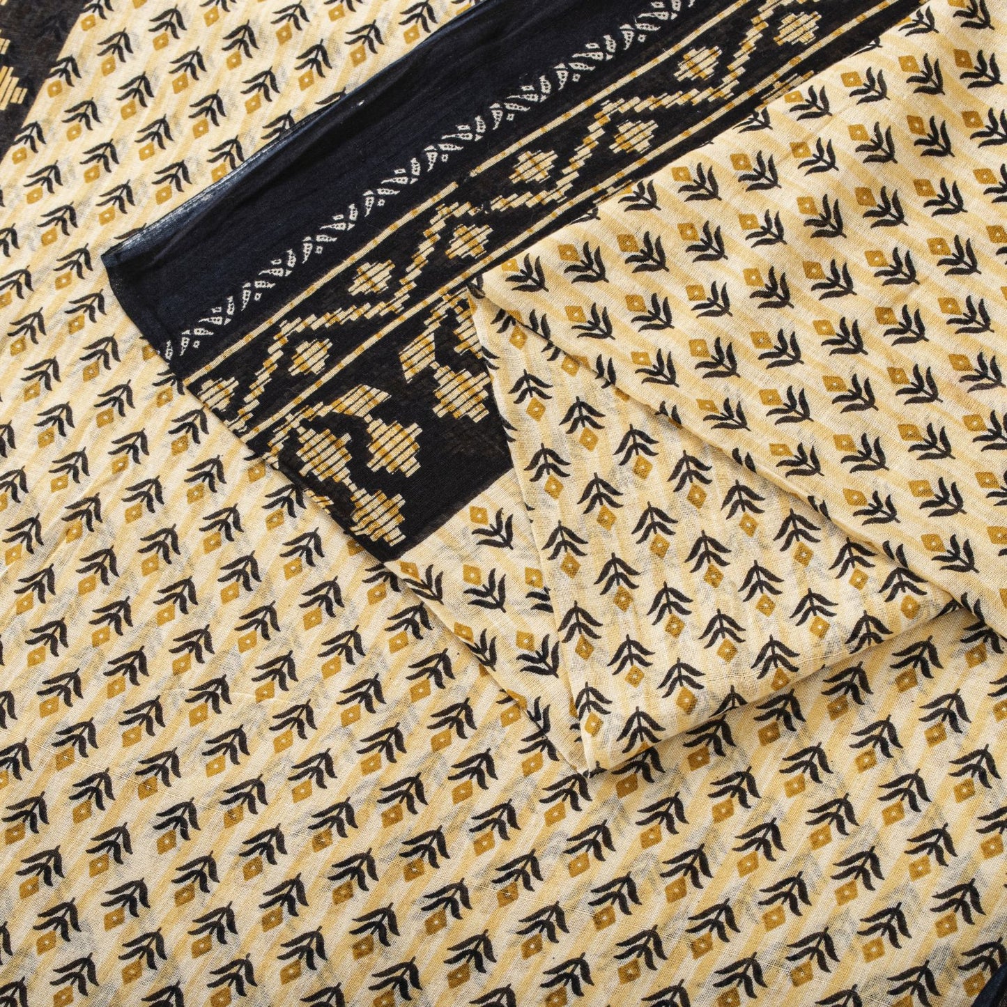 Sanskriti Vintage Saree Cream-Black Pure Cotton Floral Printed Sari 5.5+YDFabric