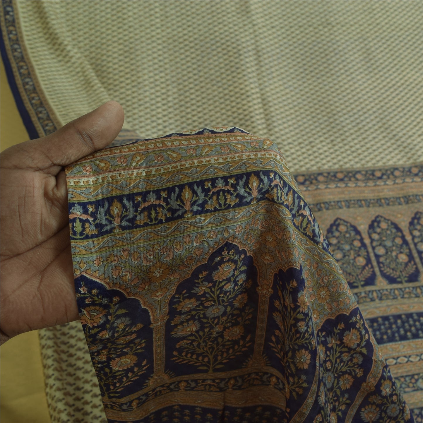 Sanskriti Vintage Sarees Cremefarvede Indiske Ren Silke Trykte Sari 5+ yard Håndværksstof