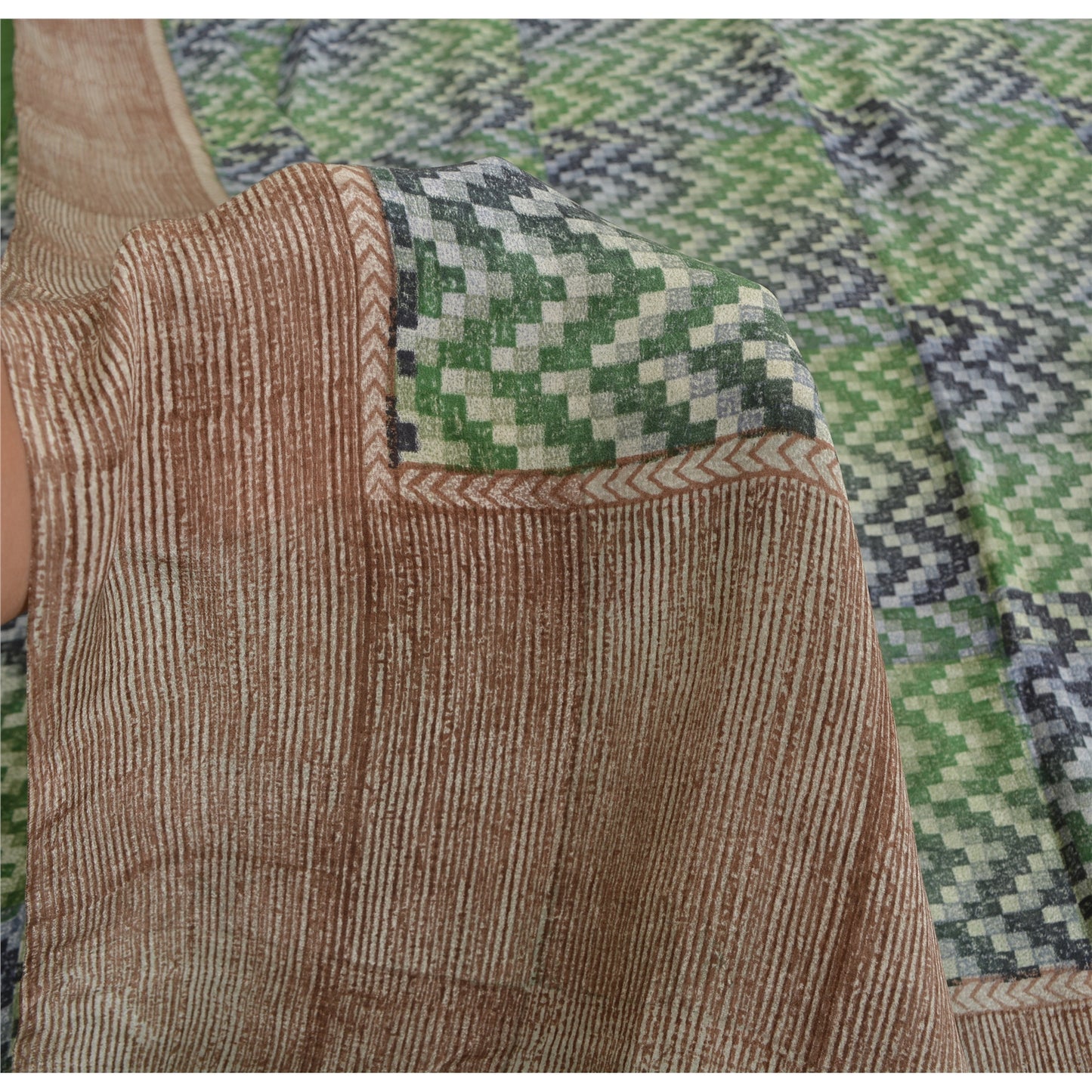 Санскритские винтажные сари из чистого крепированного шелка зеленого/коричневого цвета с принтом для сари из экологически чистой ткани