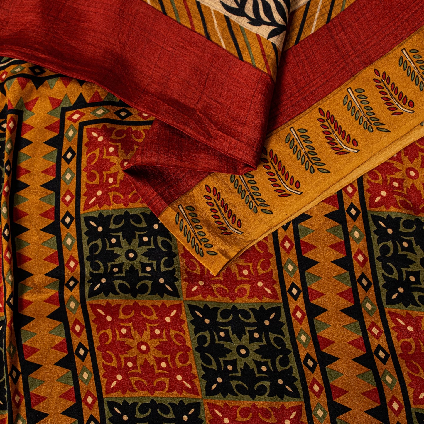 Sanskriti Vintage Soft Red-Cream Pure Crepe Silk Sari Floral Printed Saree 5.5Yd