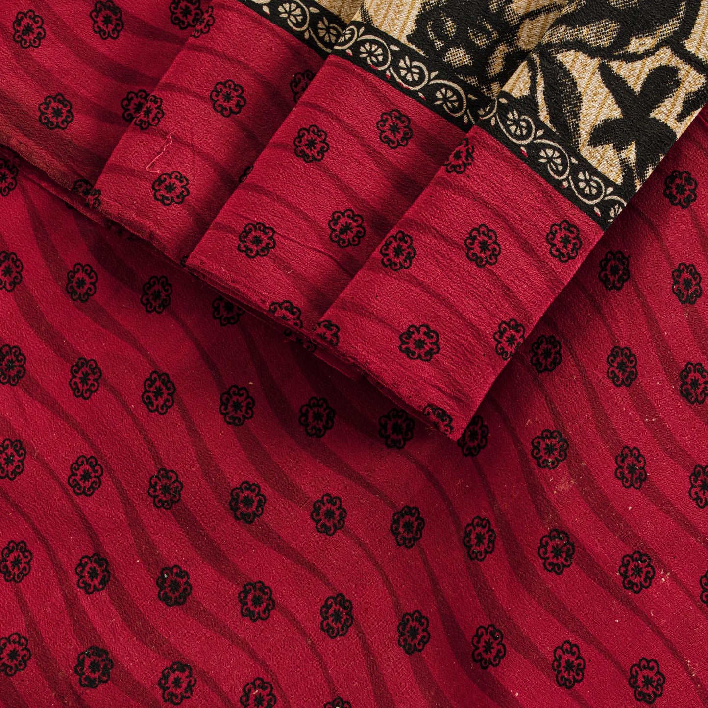 Sanskriti Vintage Cream-Black Pure Crepe Sari Floral Digital Printed Saree 5.5Yd