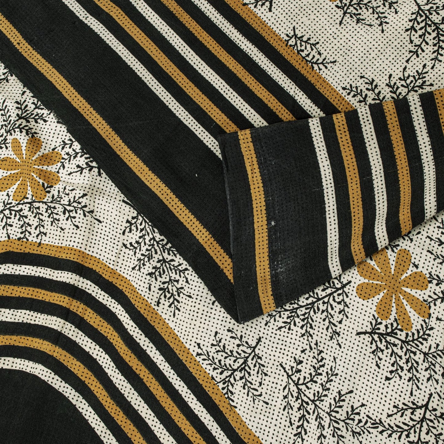 Sanskriti Vintage Saree Cream-Black Pure Crepe Floral Printed Sari 5.5+Yd Fabric