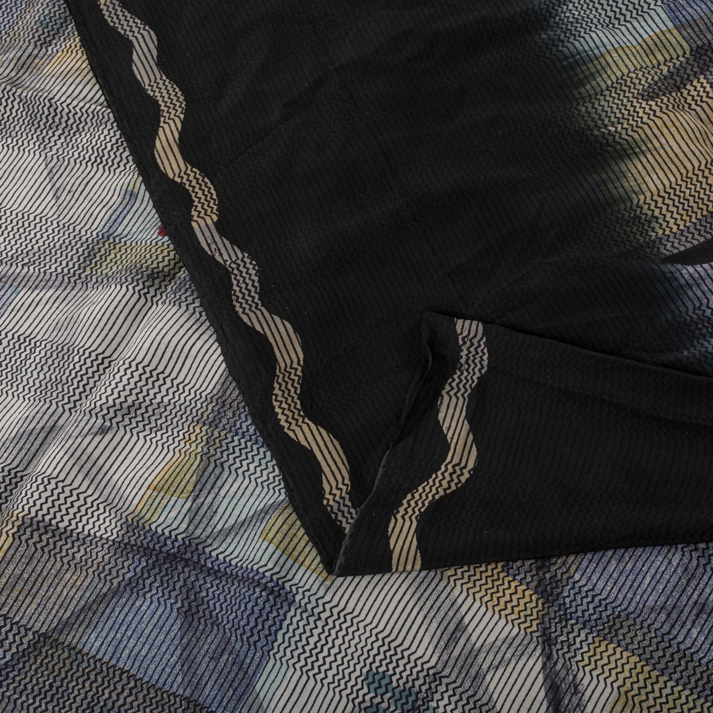 Sanskriti Vintage Saree Gray-Black Pure Crepe Abstract Print Sari 5.5Yard Fabric