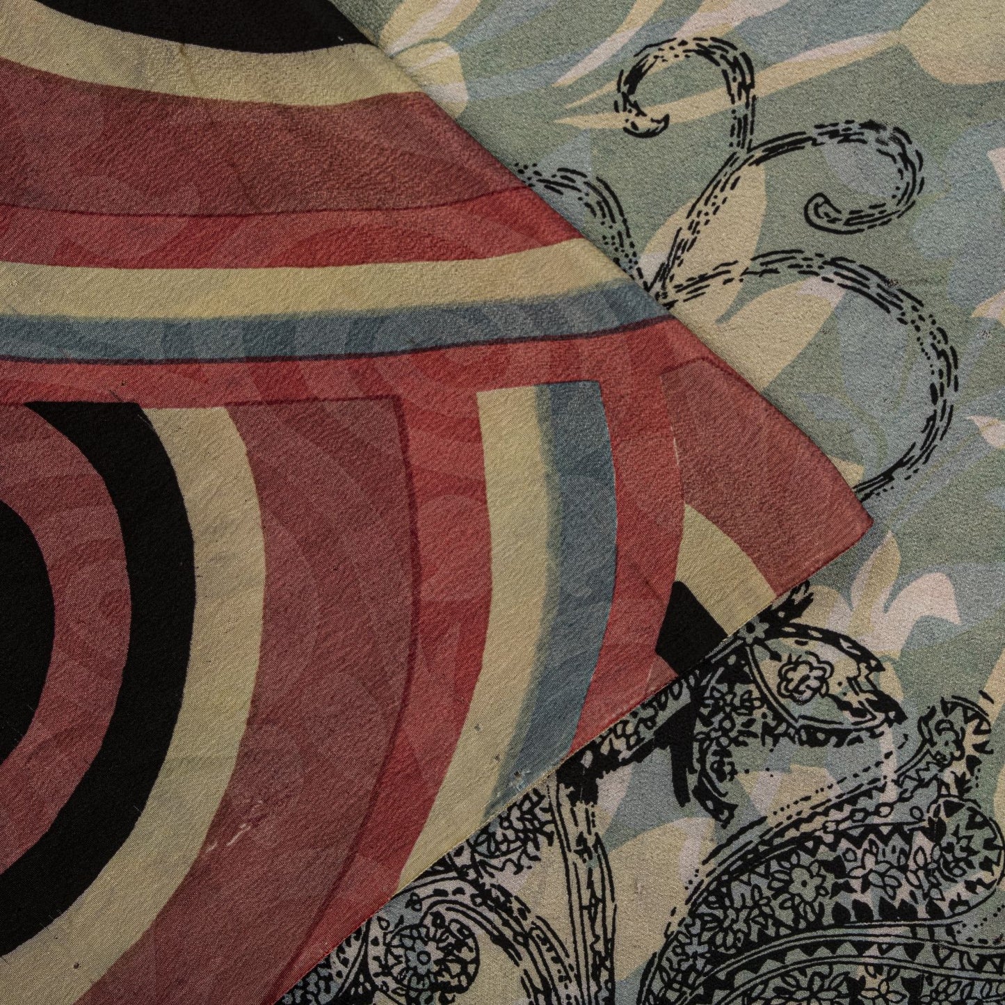 Sanskriti Vintage Saree Gray-Pink Pure Crepe Floral Printed Sari 5.5+Yard Fabric