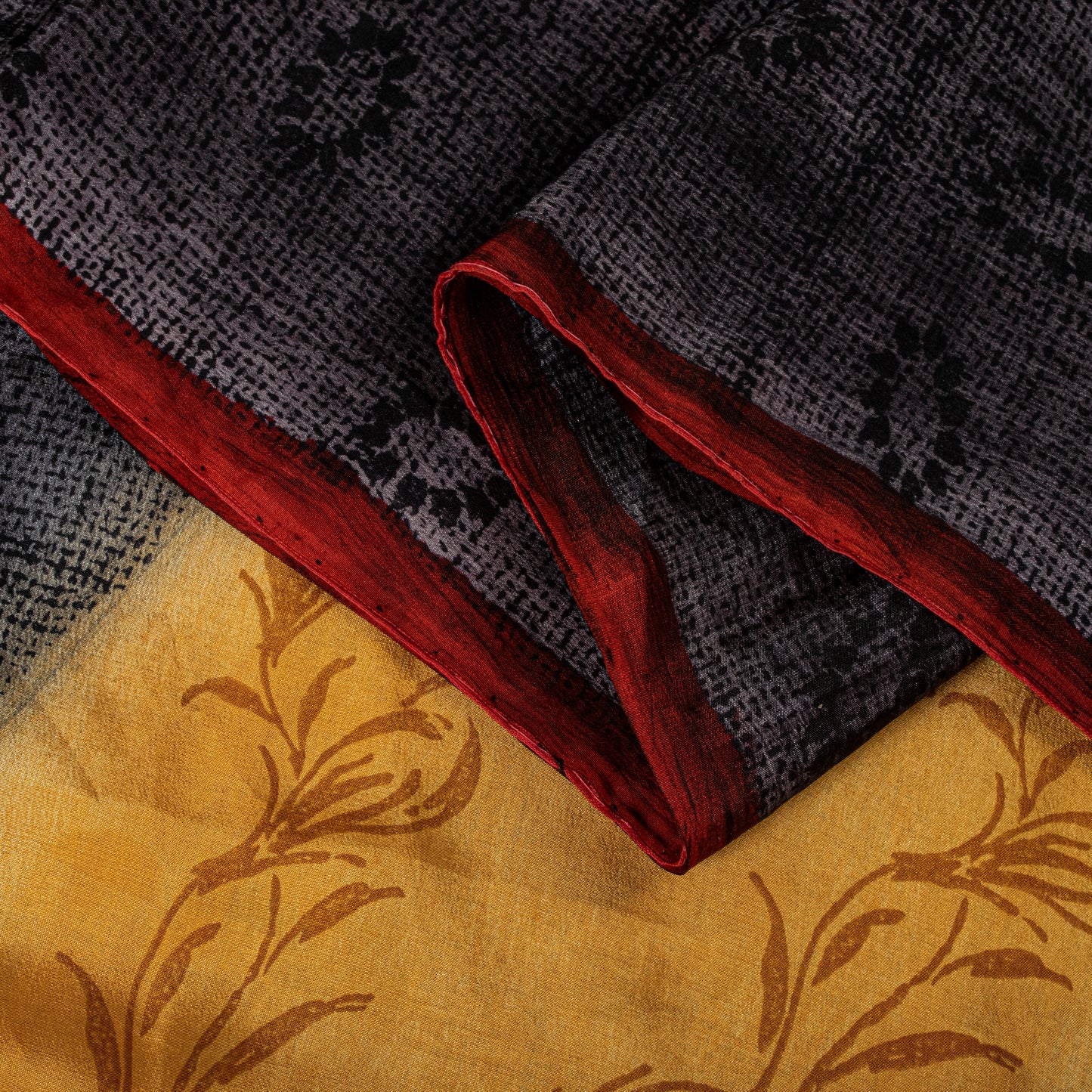 Sanskriti Vintage Saree Black 100% Pure Crepe Floral Print Sari 5.5+Yard Fabric