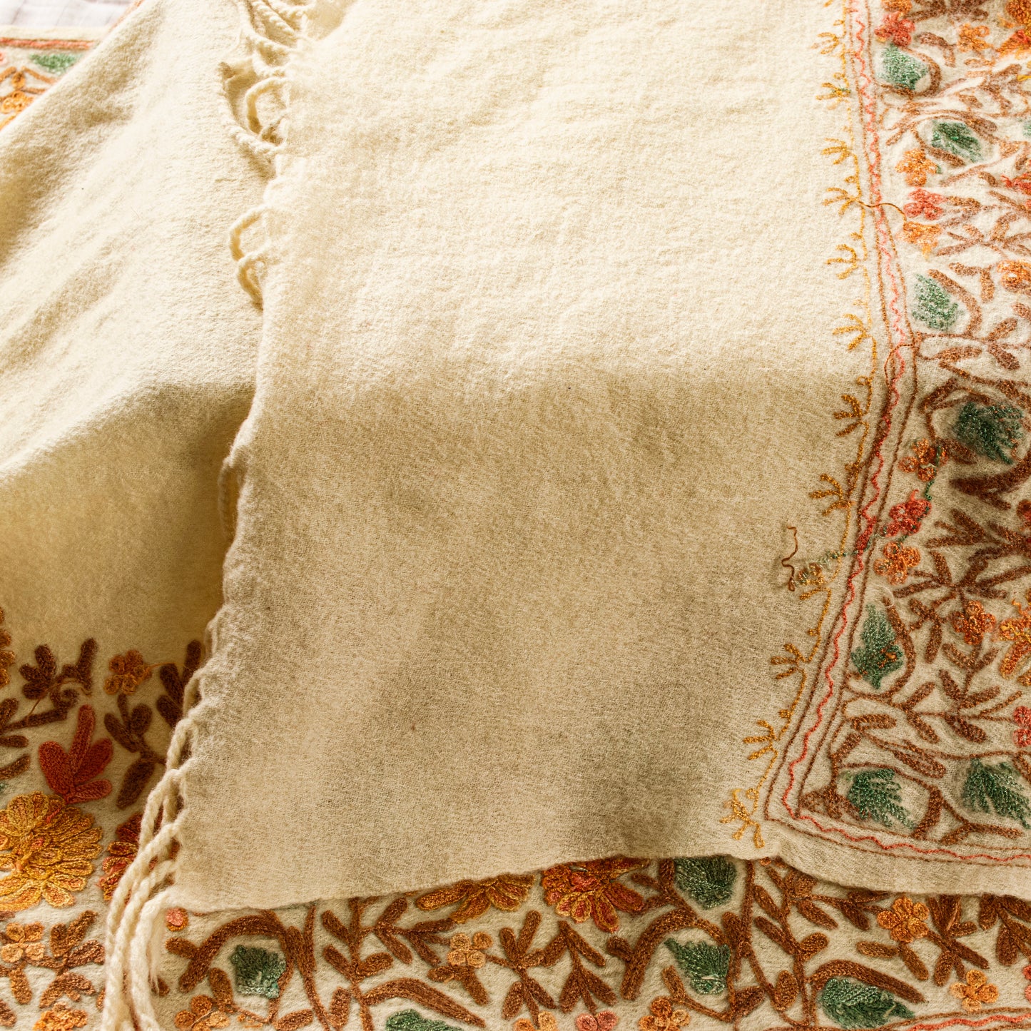 Sanskriti Vintage Cream Pure Woolen Shawl Hand Embroidered Ari Work Stole Scarf