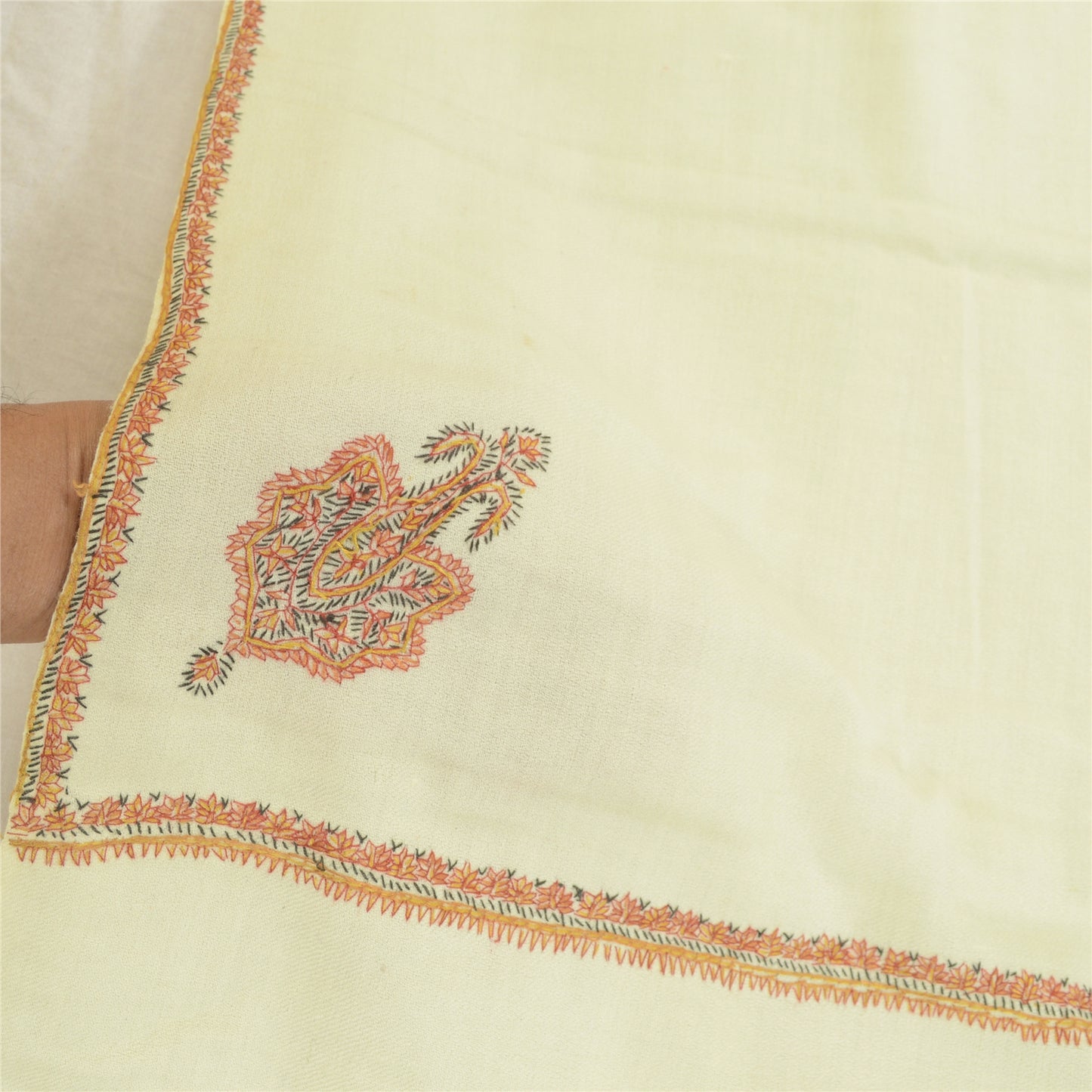 Sanskriti Vintage Ivory Long Shawl Handmade Ari Work Pure Woollen Scarf Stole