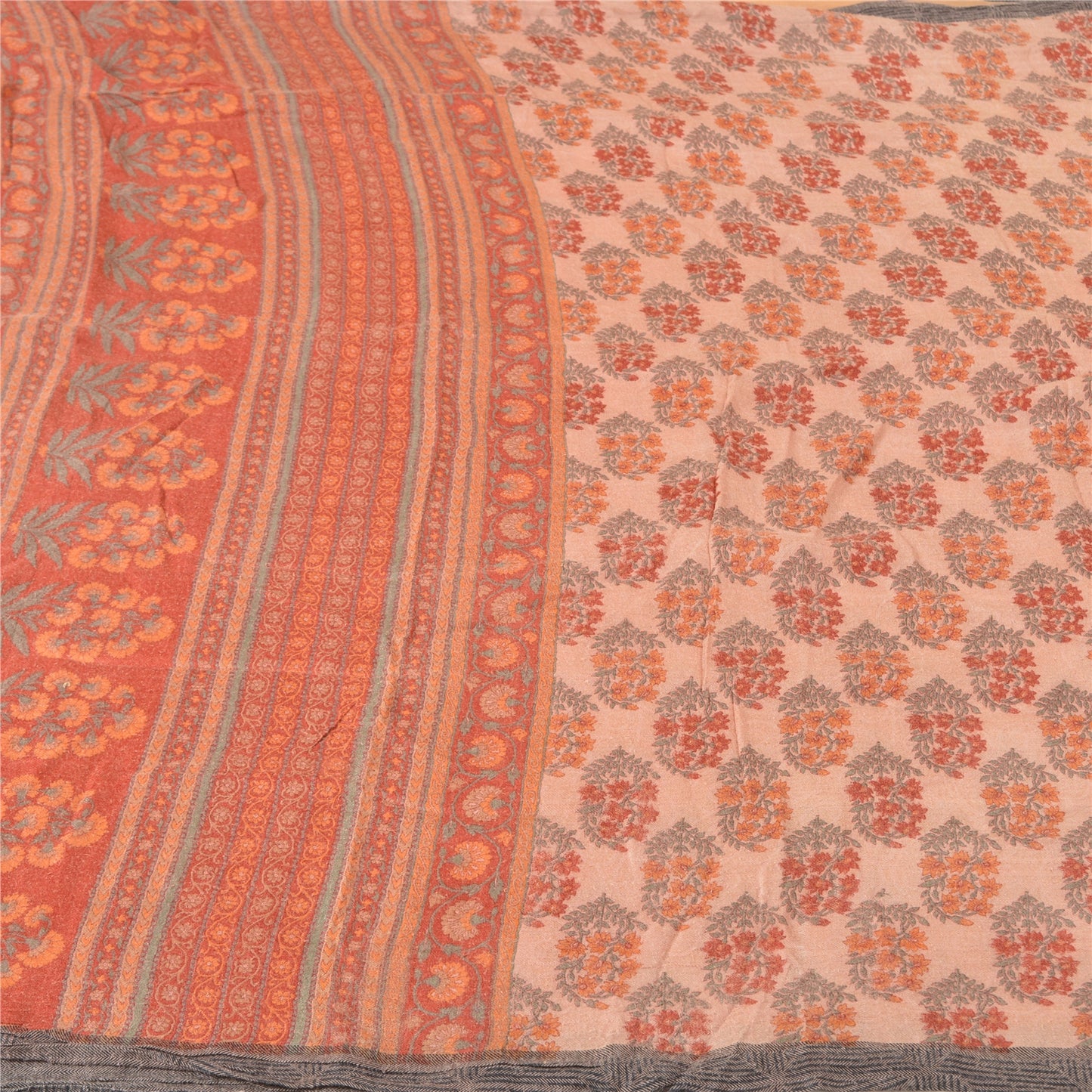 Sanskriti Vintage ferskenfarvet tung indisk sari med 100% ren uld og bæredygtigt stof. Trykt sari.