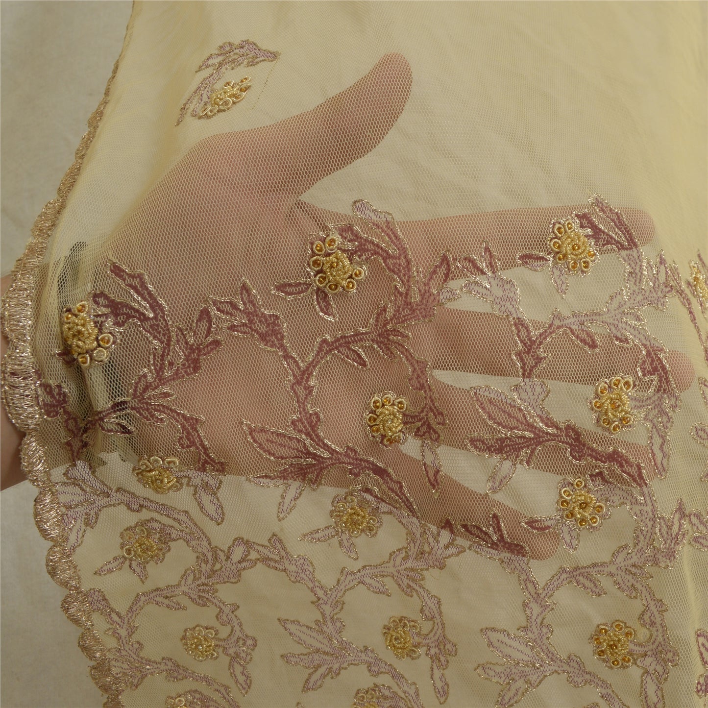 Sanskriti Vintage Creme Lange Dupatta Stole Net Mesh Slør Håndperlede Tørklæder