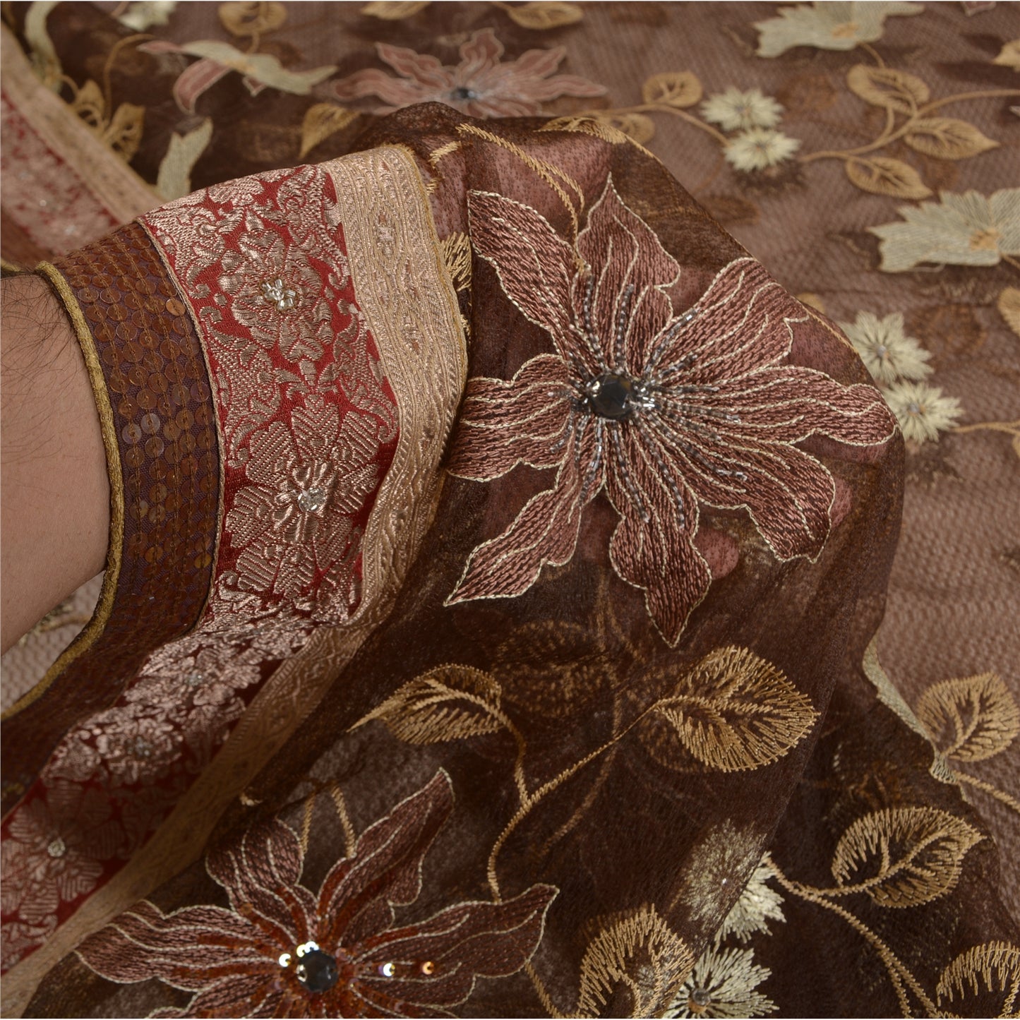 Санскрити Винтаж Коричневый Тяжелые Сари Сетка Вышитая Вечеринка Сари Экологичная Ткань